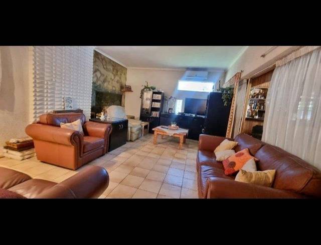 3 BEDROOM HOUSE FOR SALE IN KEW